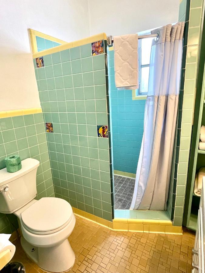 Deluxe Double Room with Kitchenette at The Pelican Key Largo Cottages