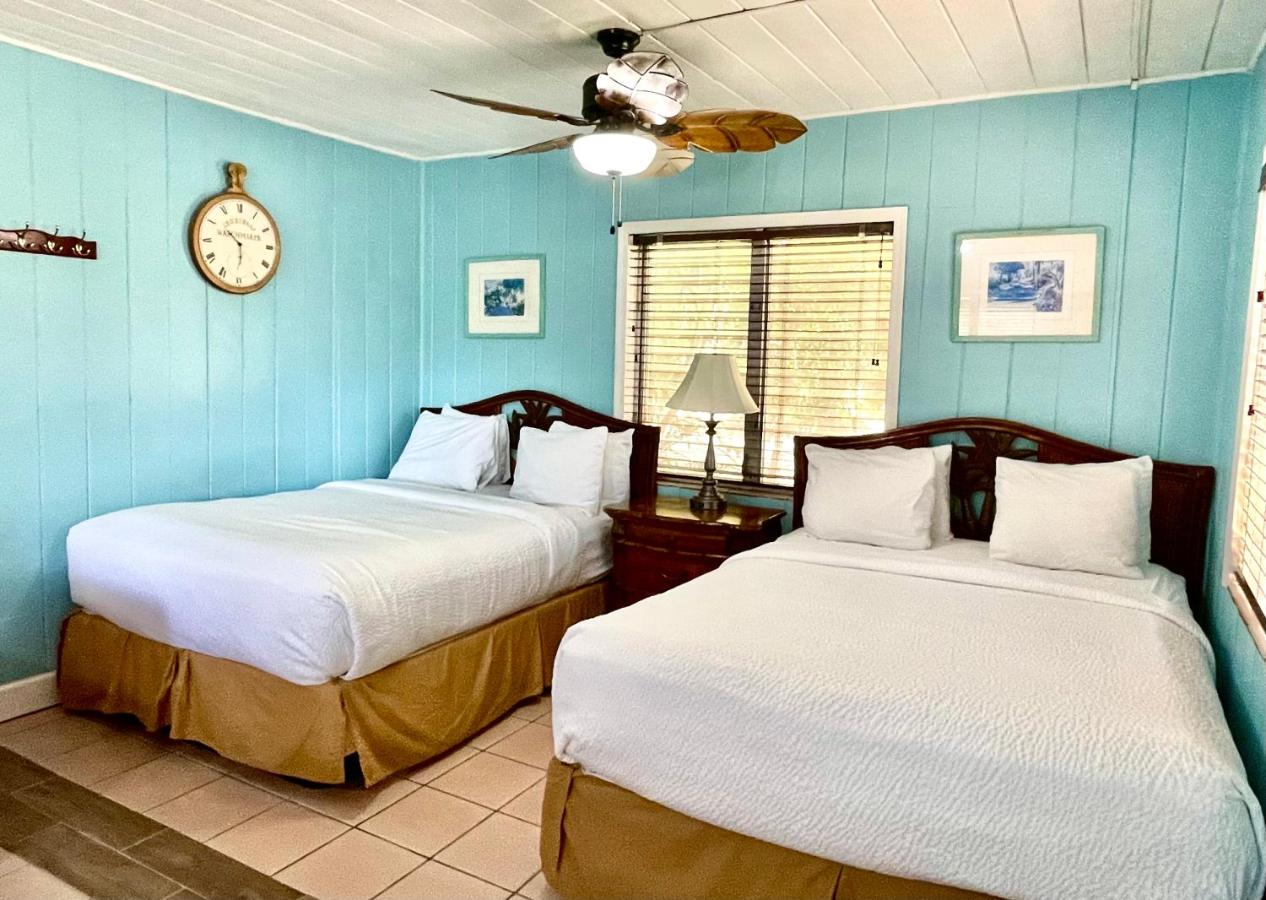 Deluxe Double Room with Kitchenette at The Pelican Key Largo Cottages