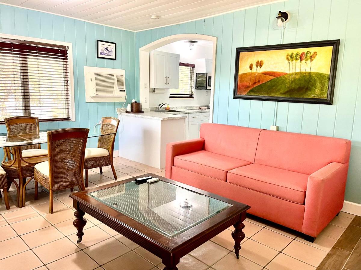 Deluxe Double Room with Kitchenette at The Pelican Key Largo Cottages