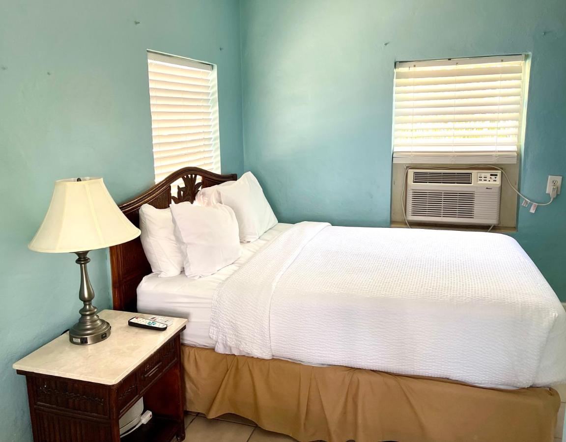 Paradise Two Double Beds Waterfront Suite at The Pelican Key Largo Cottages