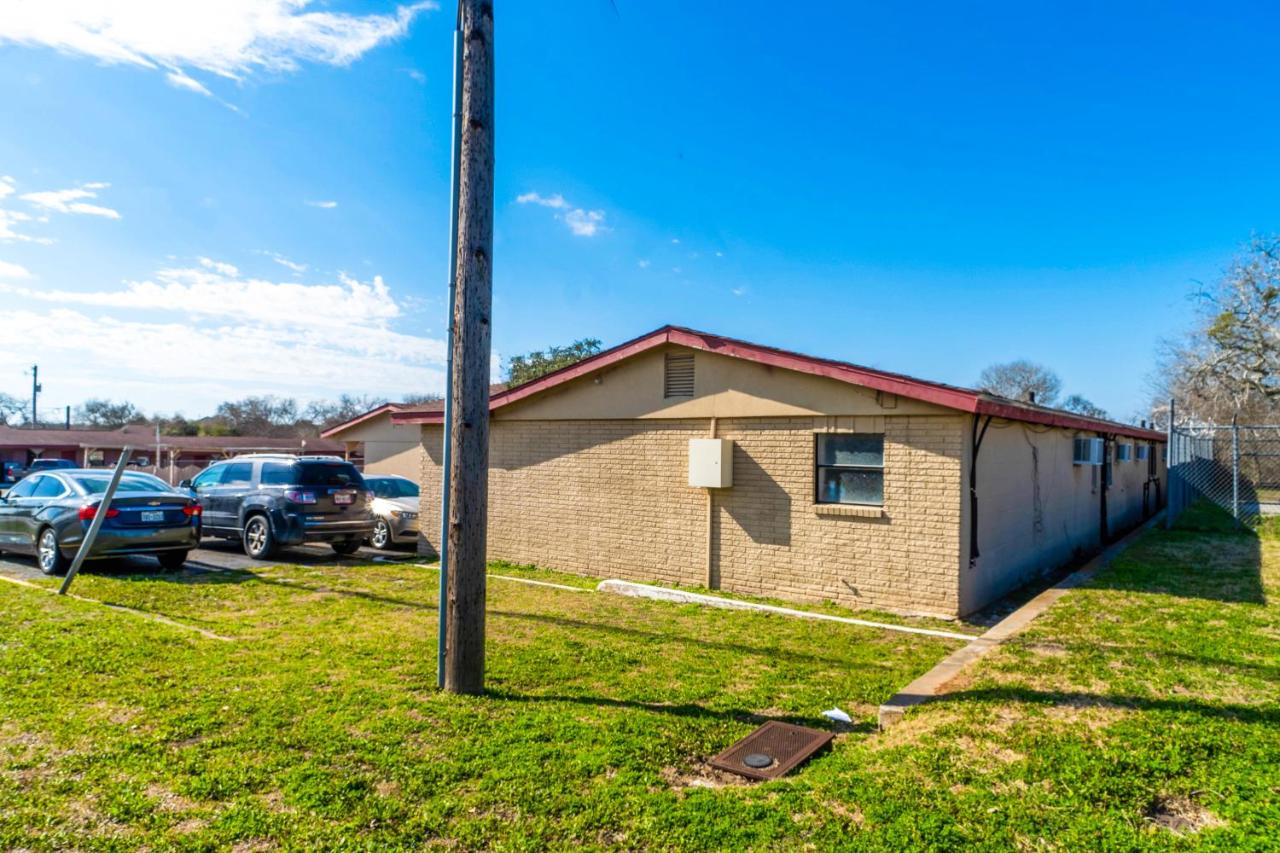 | OYO Hotel Beeville -US 181