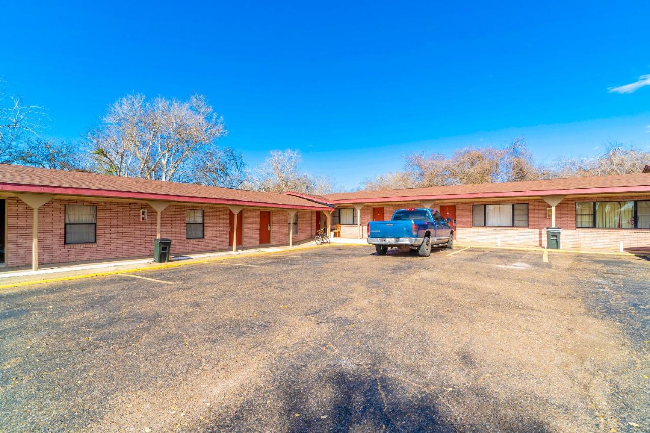  | OYO Hotel Beeville -US 181