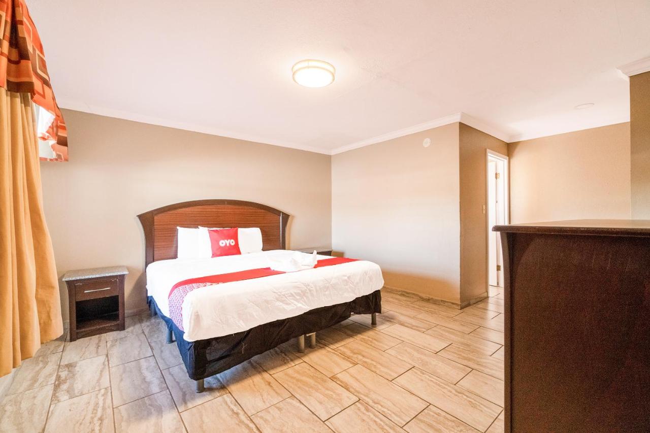 | OYO Hotel Beeville -US 181