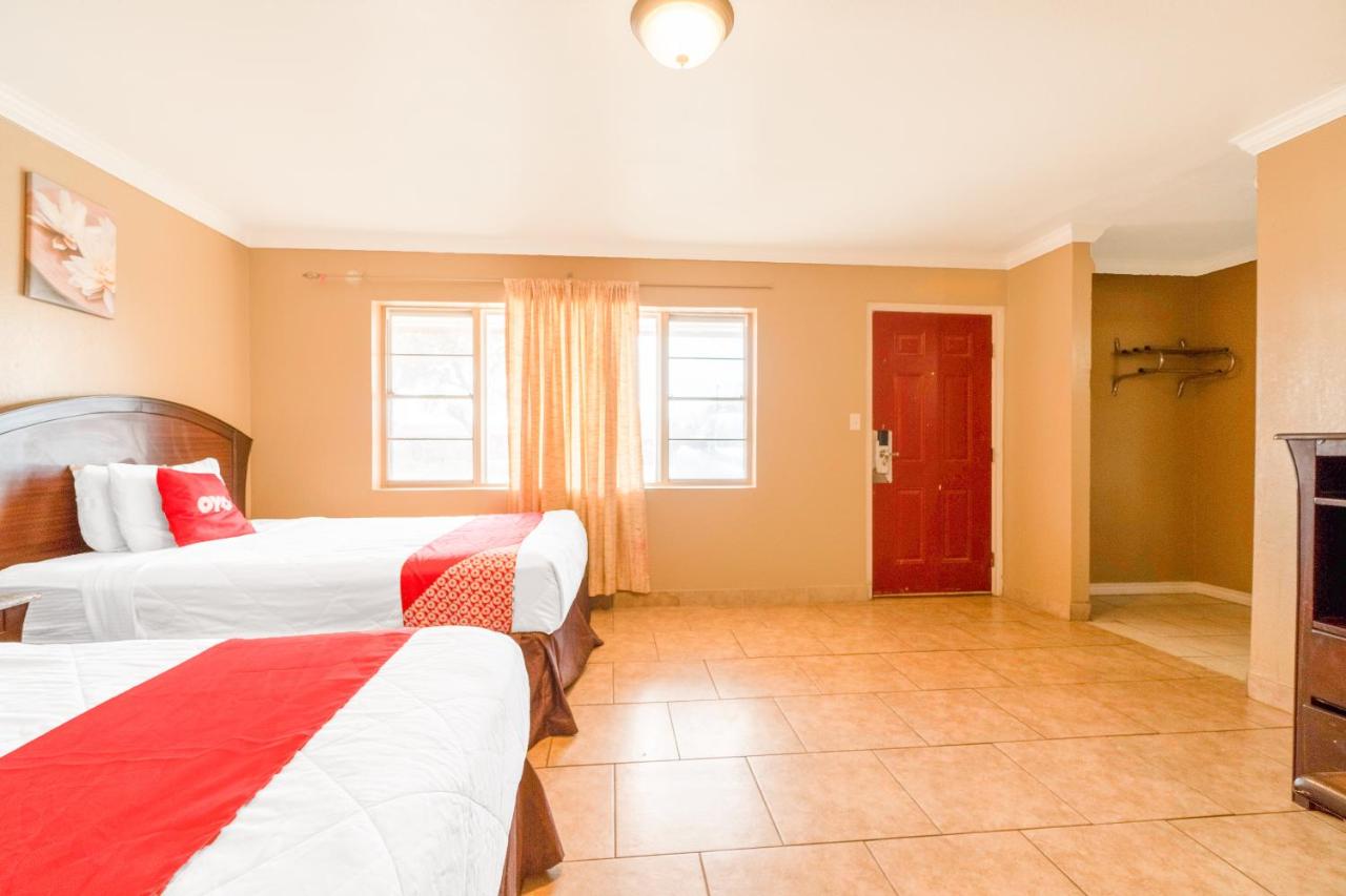 | OYO Hotel Beeville -US 181
