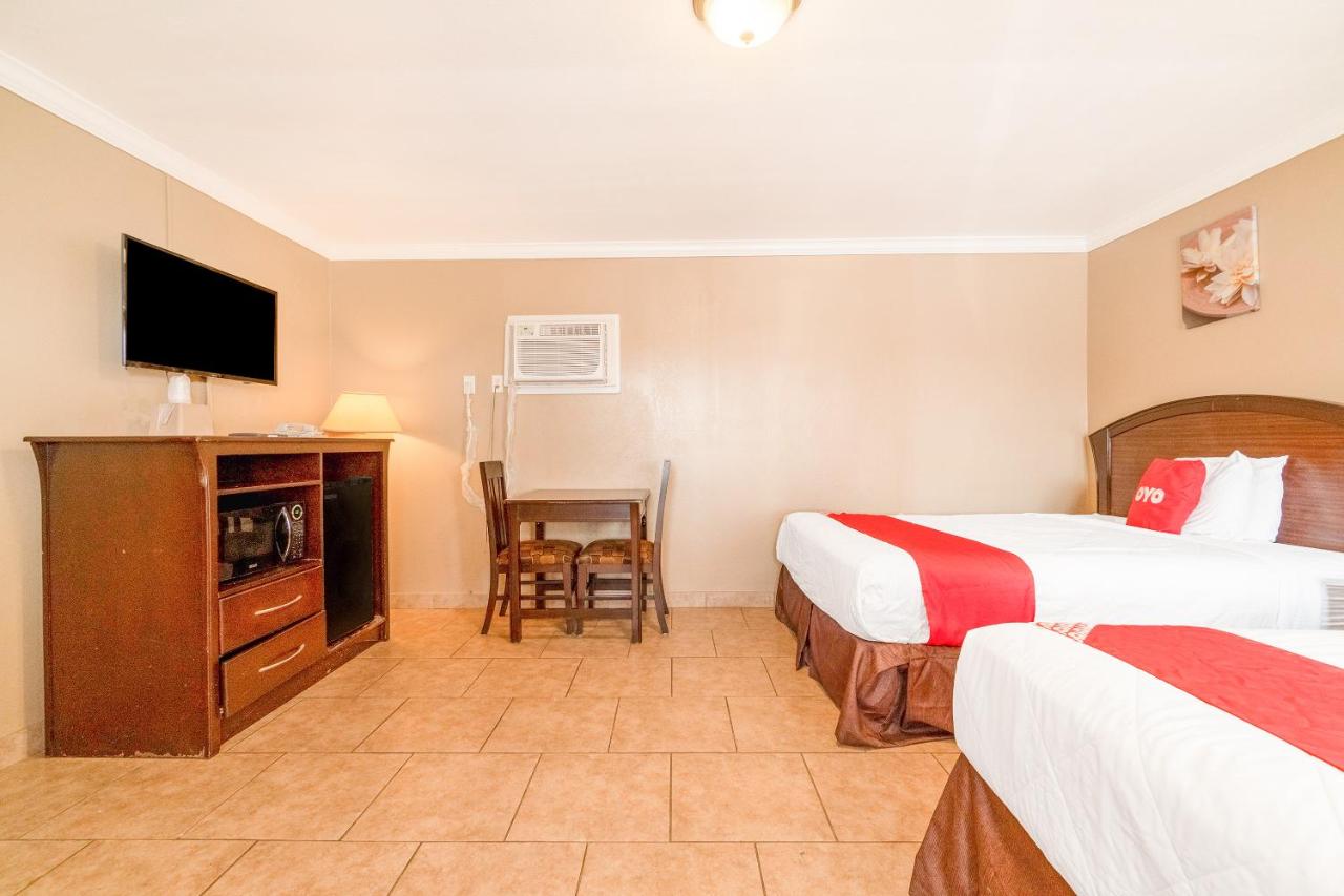 | OYO Hotel Beeville -US 181