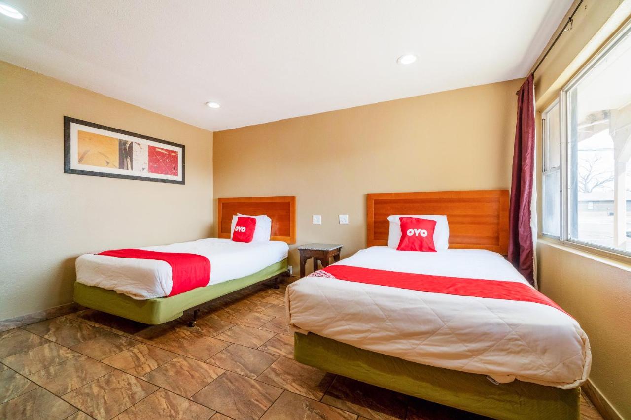 | OYO Hotel Beeville -US 181
