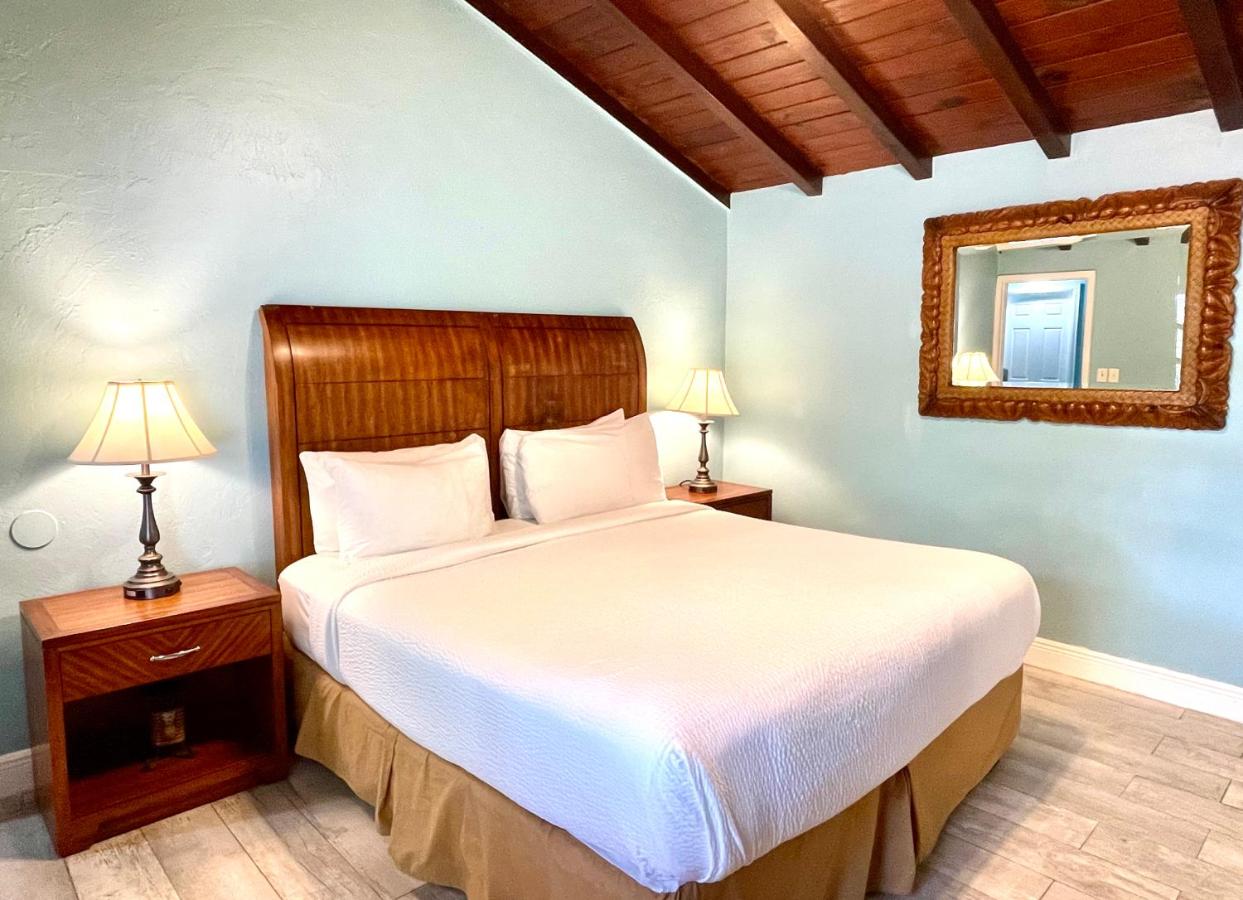 | The Pelican Key Largo Cottages