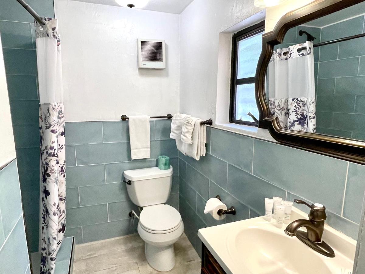 Cottage King Bed at The Pelican Key Largo Cottages