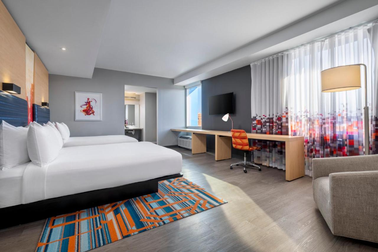 Savvy, Guest room, 2 Queen, City view, Corner room at Aloft by Marriott Columbia Downtown