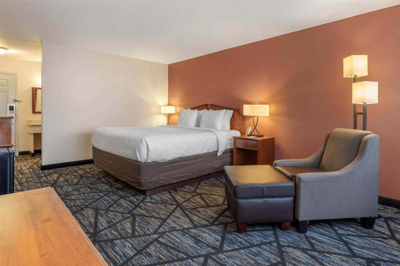 King Room - Non-Smoking at SureStay Plus Hotel by Best Western Auburn