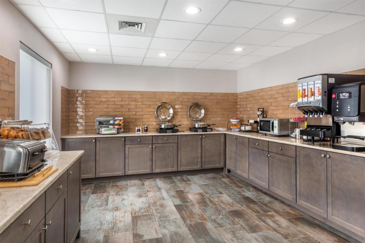  | Manchester Inn and Suites