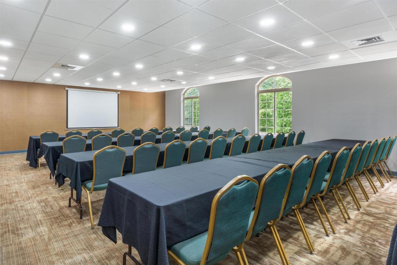  | Manchester Inn and Suites
