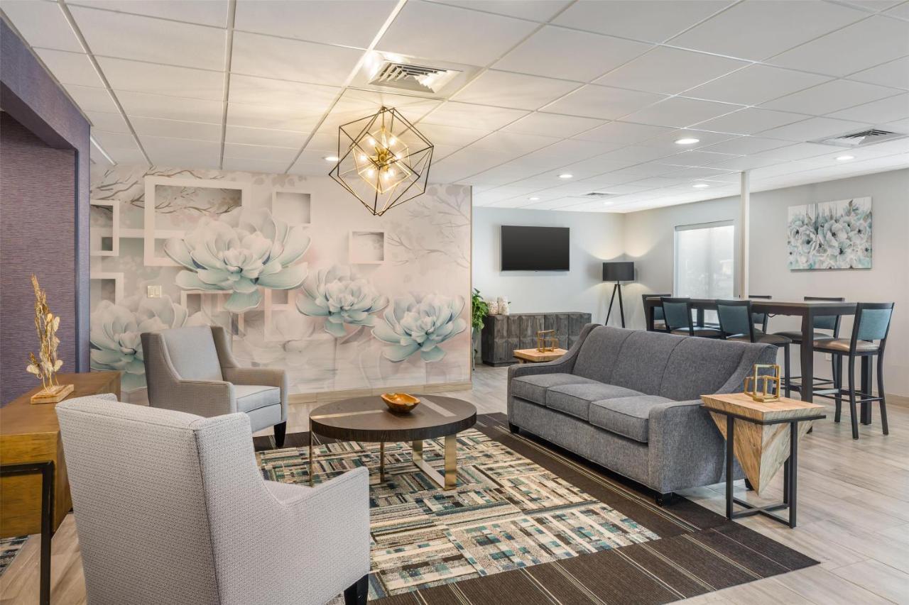  | Manchester Inn and Suites