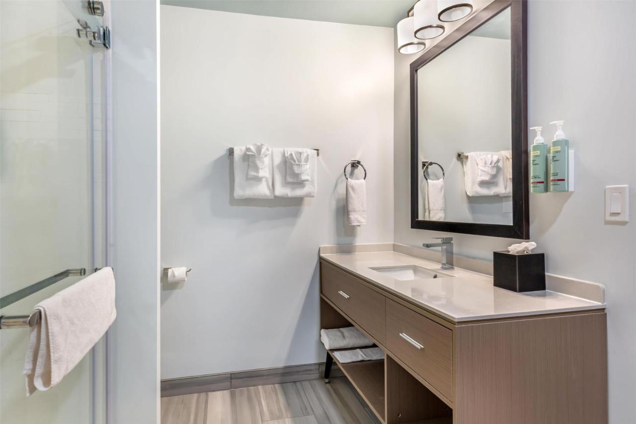  | Manchester Inn and Suites