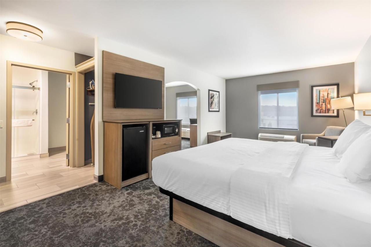  | Manchester Inn and Suites