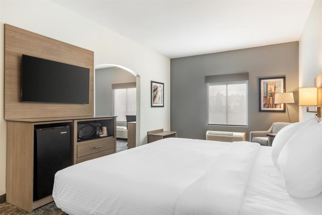  | Manchester Inn and Suites