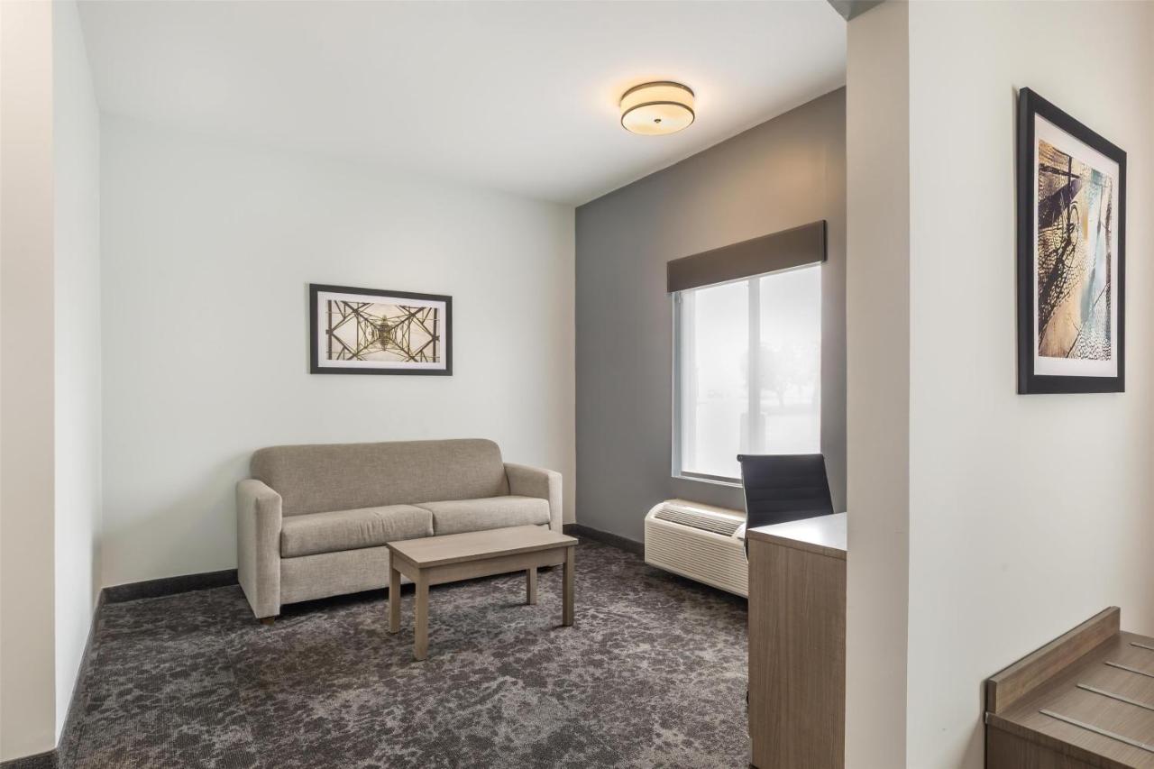  | Manchester Inn and Suites