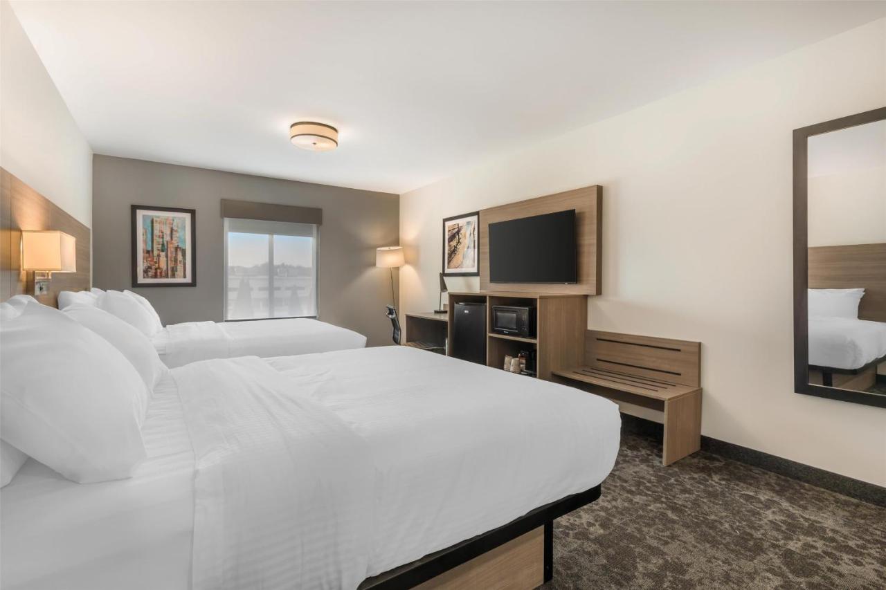  | Manchester Inn and Suites