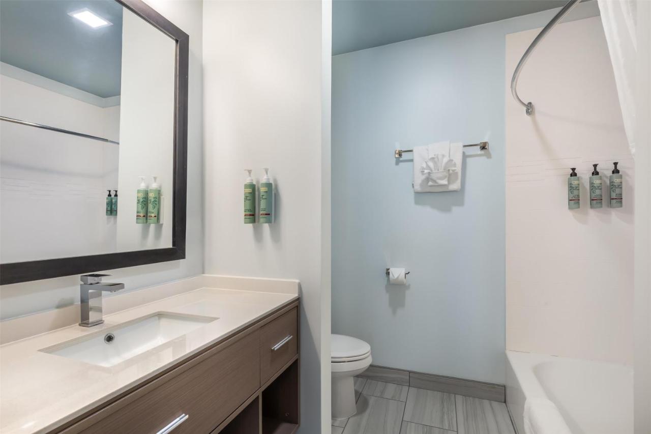 | Manchester Inn and Suites