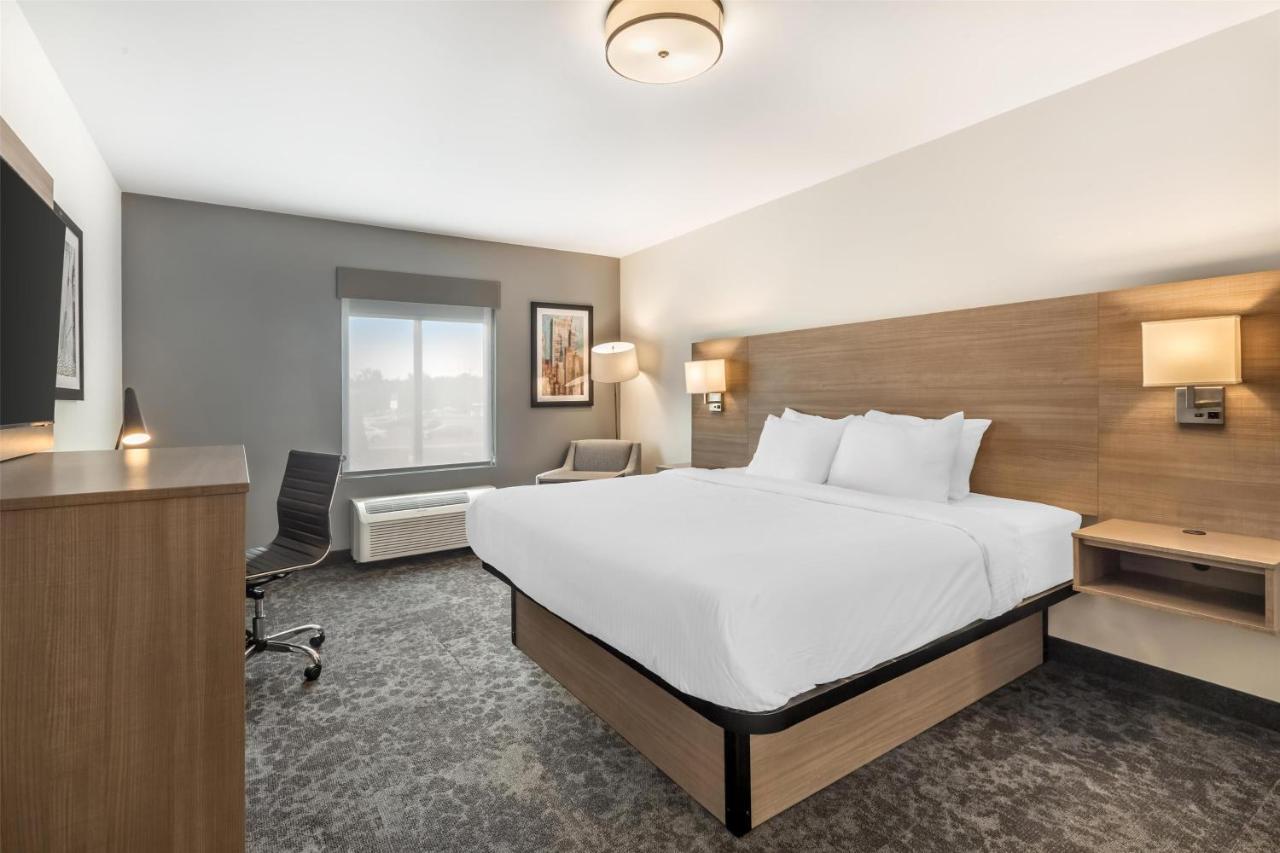  | Manchester Inn and Suites