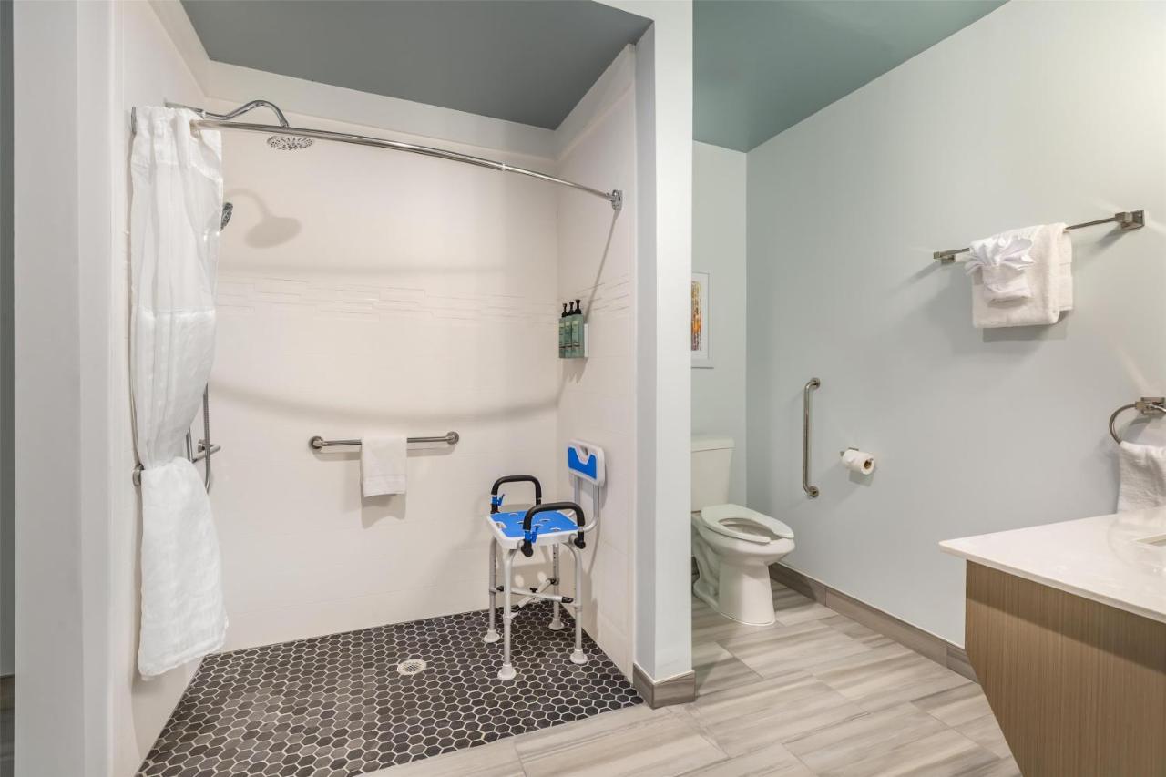  | Manchester Inn and Suites