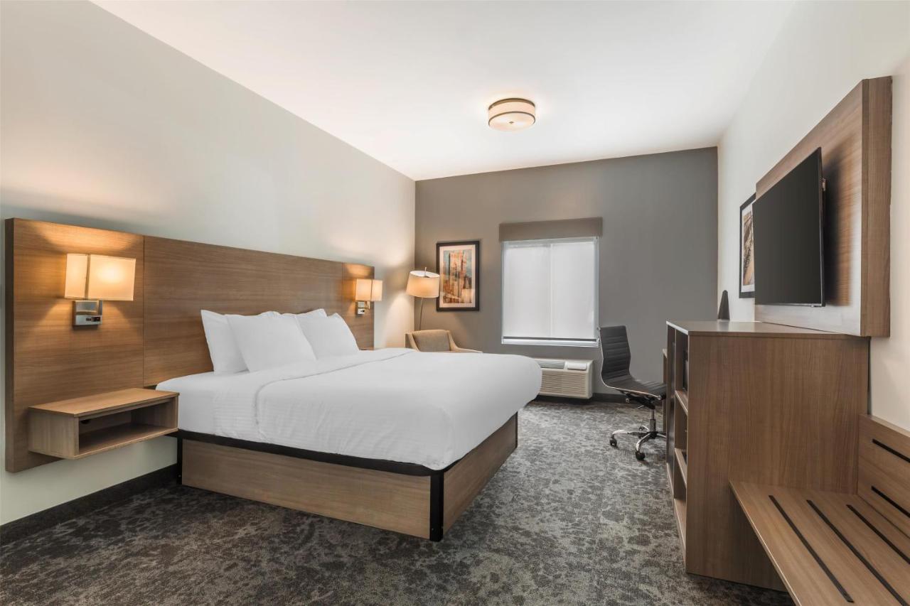  | Manchester Inn and Suites