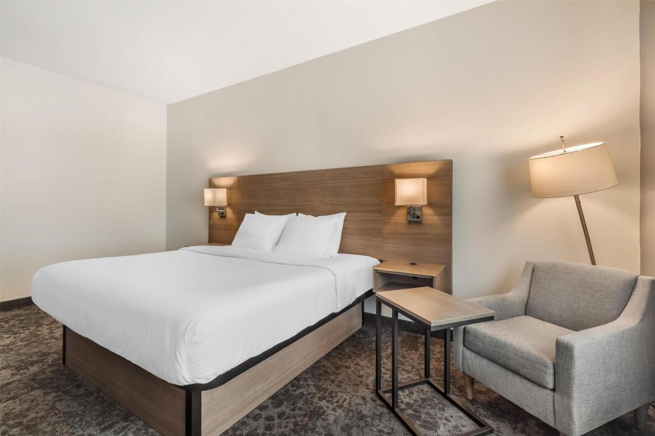  | Manchester Inn and Suites