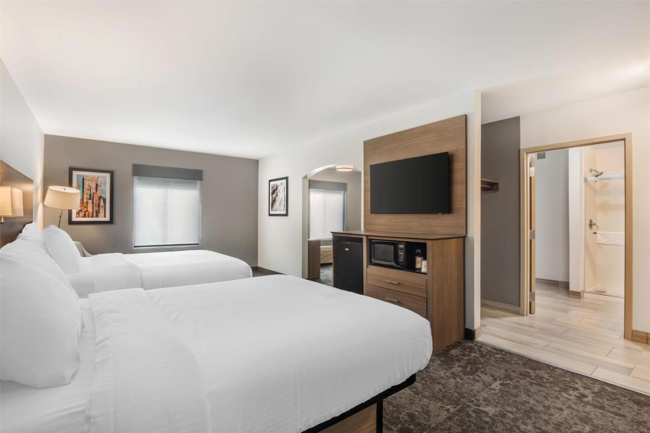  | Manchester Inn and Suites