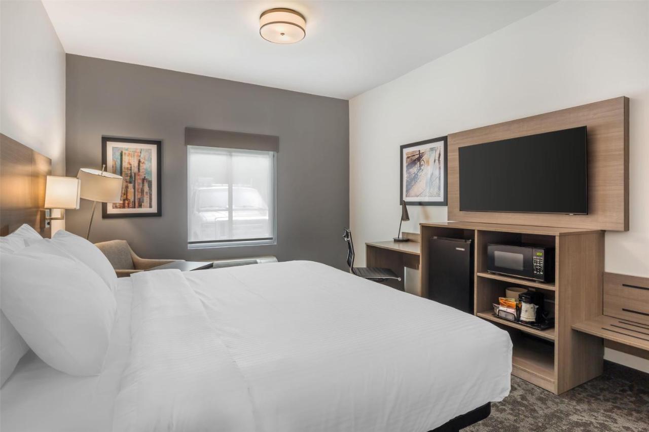  | Manchester Inn and Suites