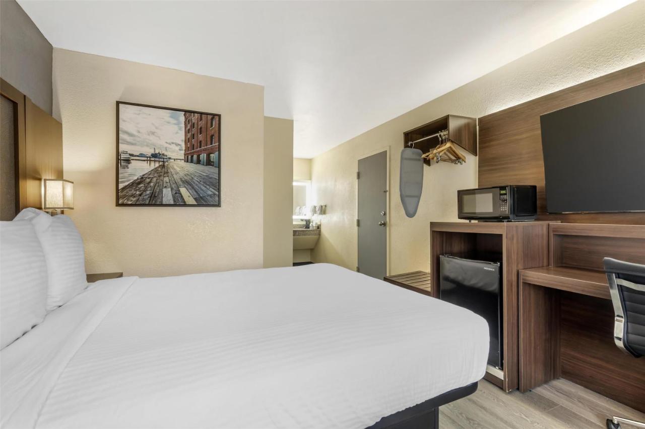 Room #2276823 at Best Western Salisbury Plaza