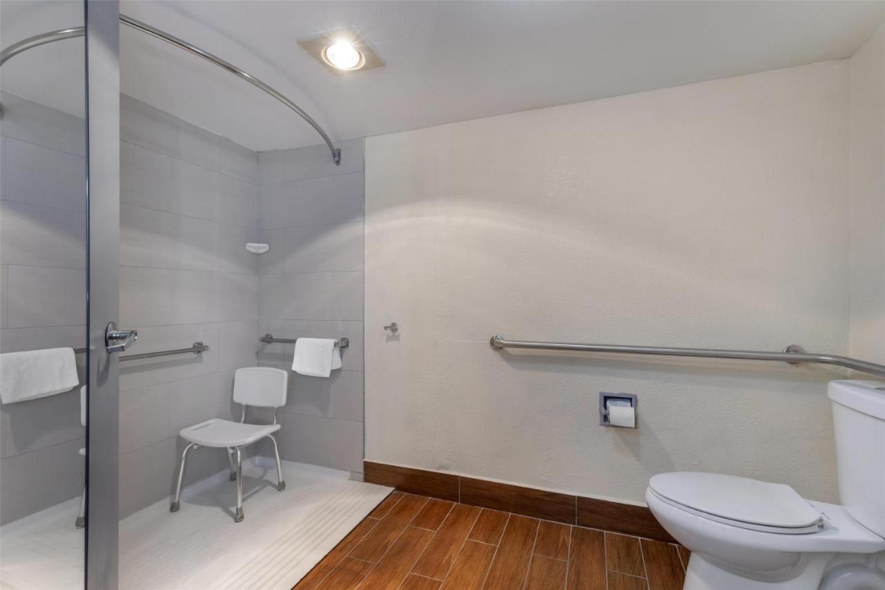 Room #2276823 at Best Western Salisbury Plaza