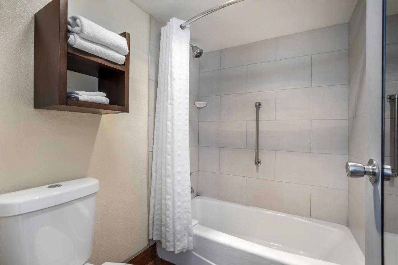 Room #2276822 at Best Western Salisbury Plaza