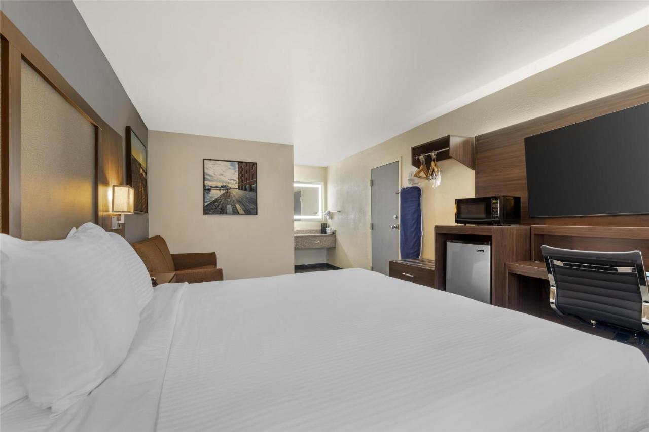 Room #2276821 at Best Western Salisbury Plaza