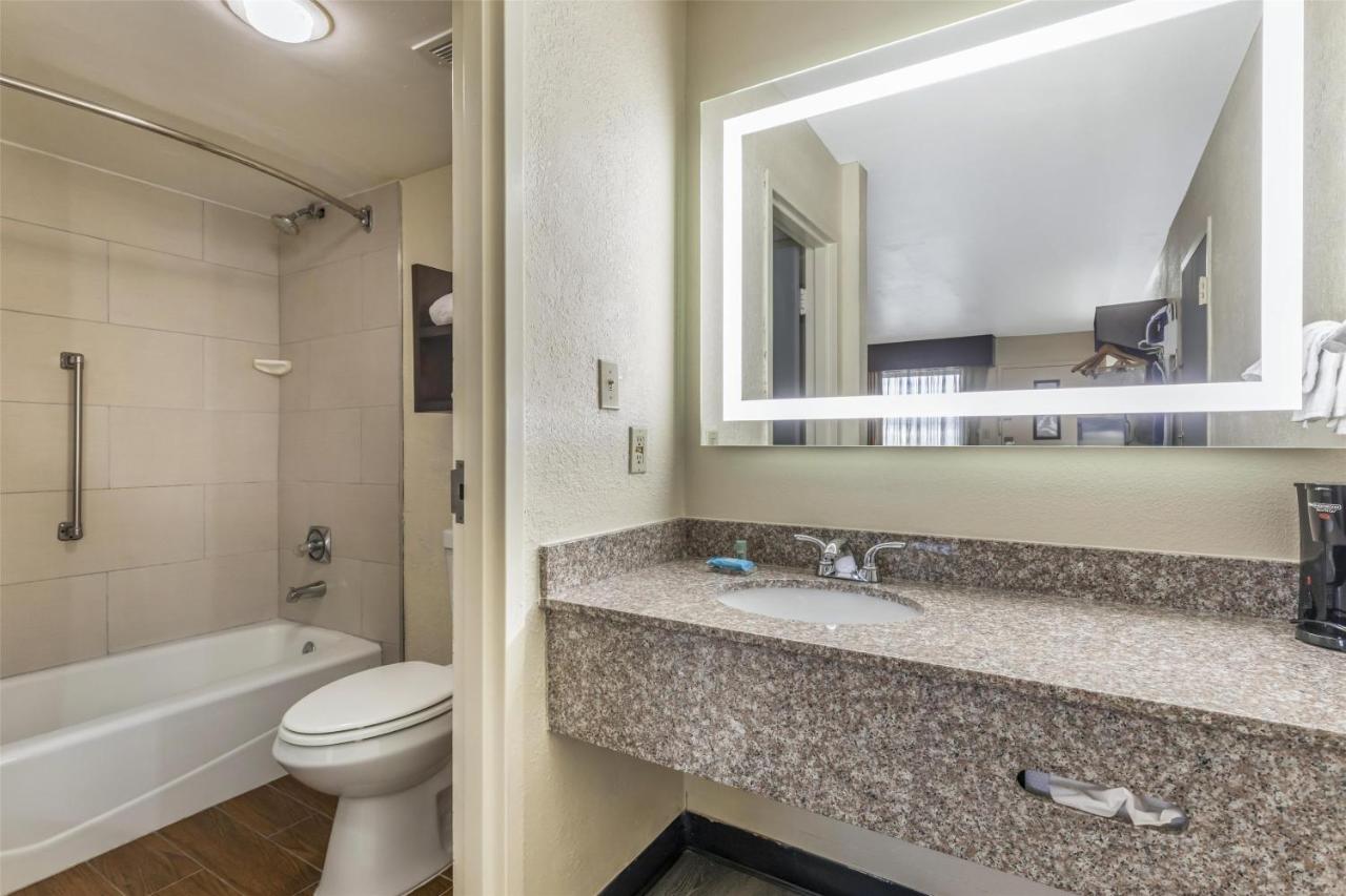 Room #2276821 at Best Western Salisbury Plaza