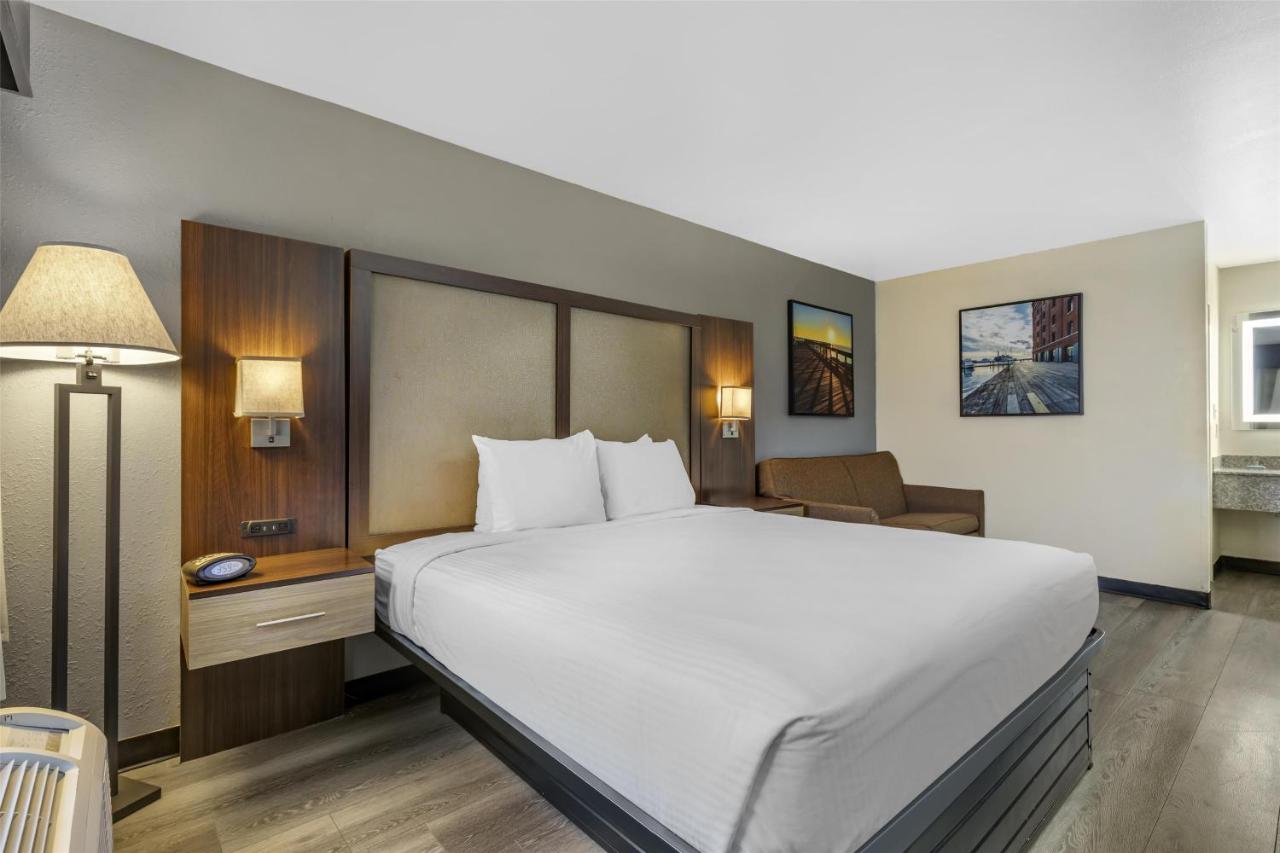 Room #2276821 at Best Western Salisbury Plaza