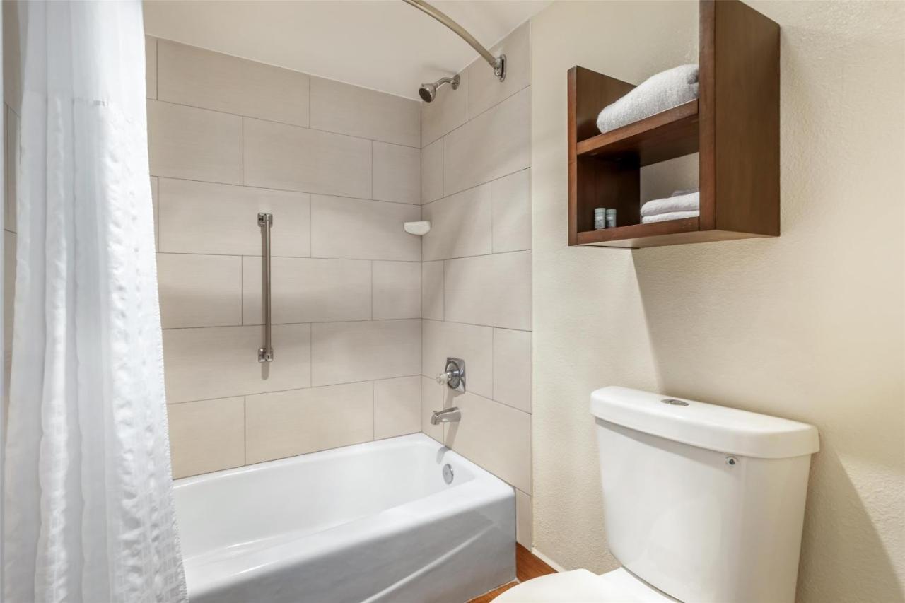 King Room - Non-Smoking at Best Western Salisbury Plaza