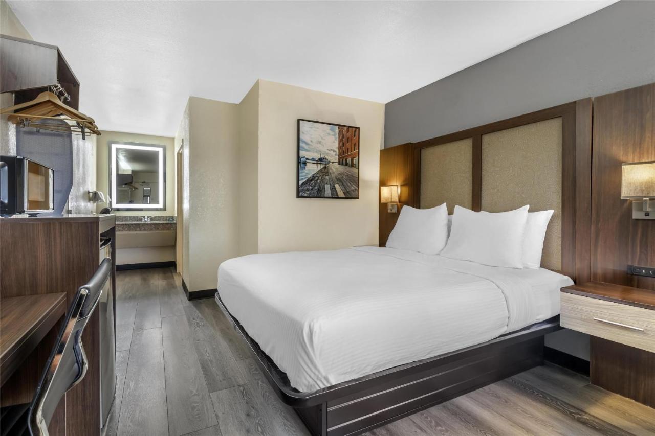 Room #2276825 at Best Western Salisbury Plaza
