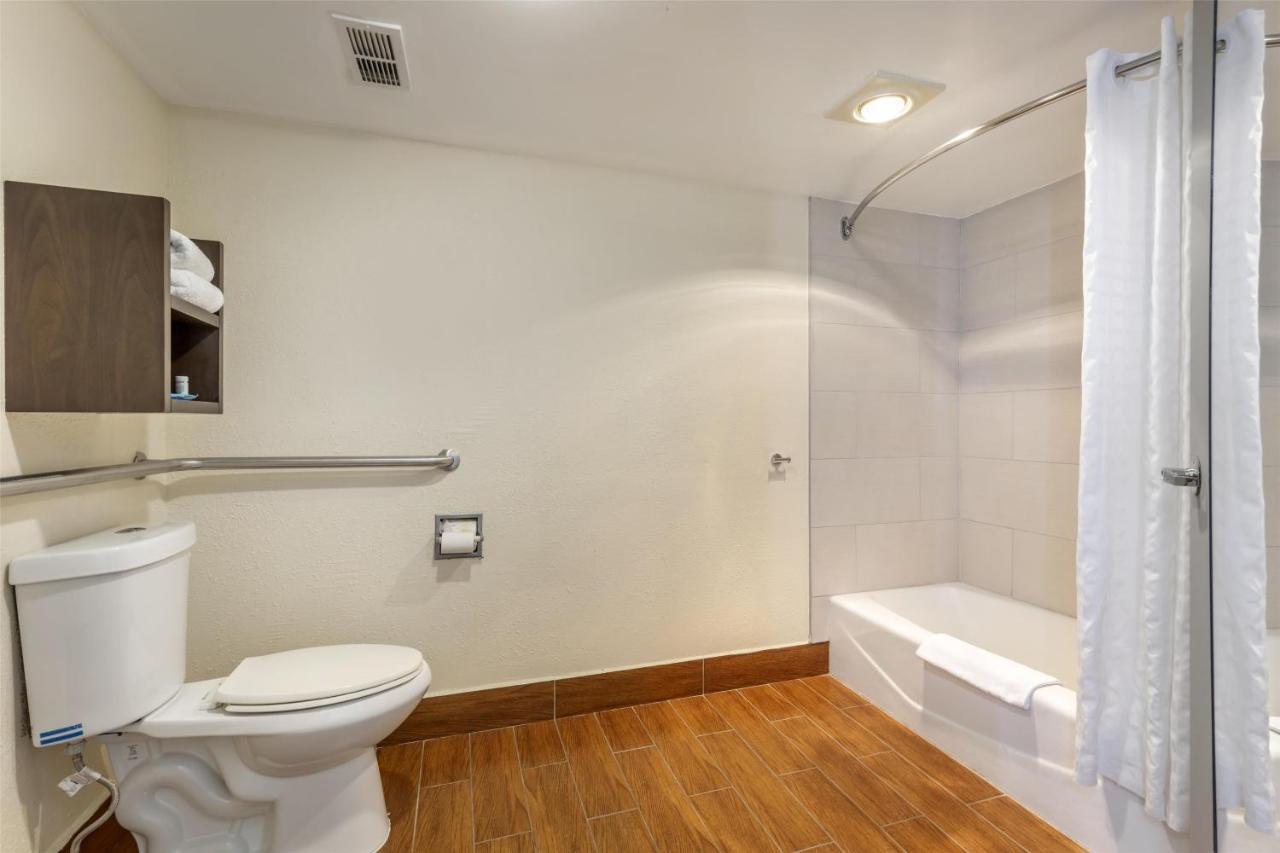 Room #2276825 at Best Western Salisbury Plaza