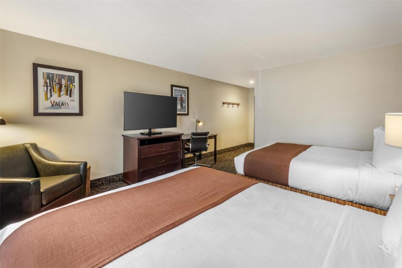 Queen Room with Two Queen Beds - Non-Smoking at Best Western Plus Truckee-Tahoe Hotel