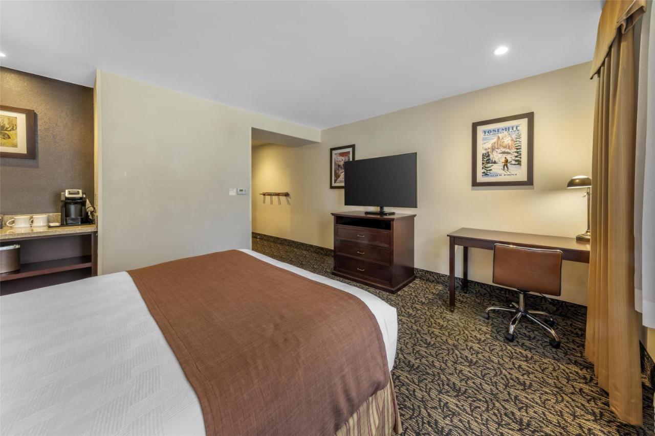 Queen Room - Disability Access Tub at Best Western Plus Truckee-Tahoe Hotel