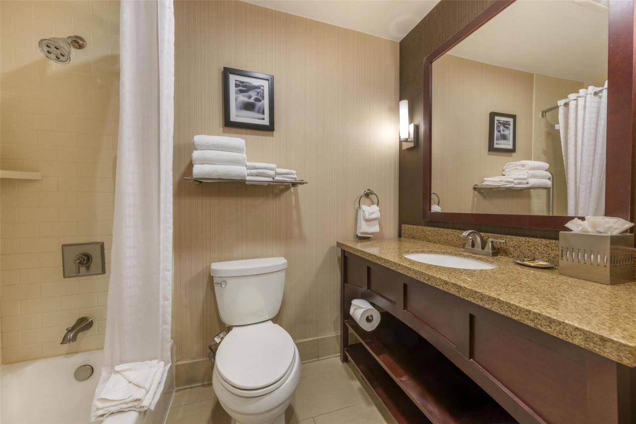 Queen Room with Two Queen Beds - Non-Smoking at Best Western Plus Truckee-Tahoe Hotel