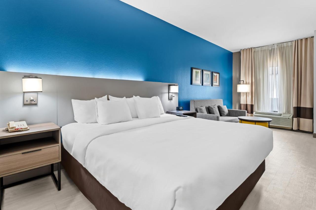 King Room - Non-Smoking at Comfort Inn & Suites Perry National Fairgrounds Area