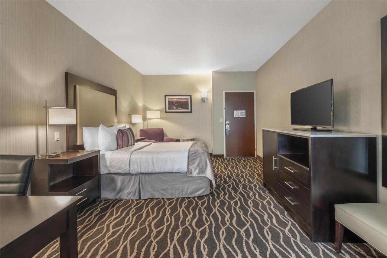 Double Room with One Double Bed - Disability Access at Best Western Plus Hotel At The Convention Center