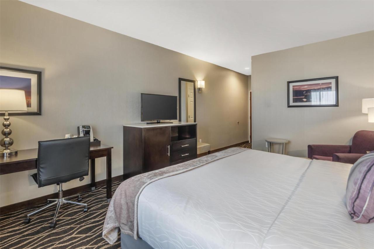 | Best Western Plus Hotel At The Convention Center