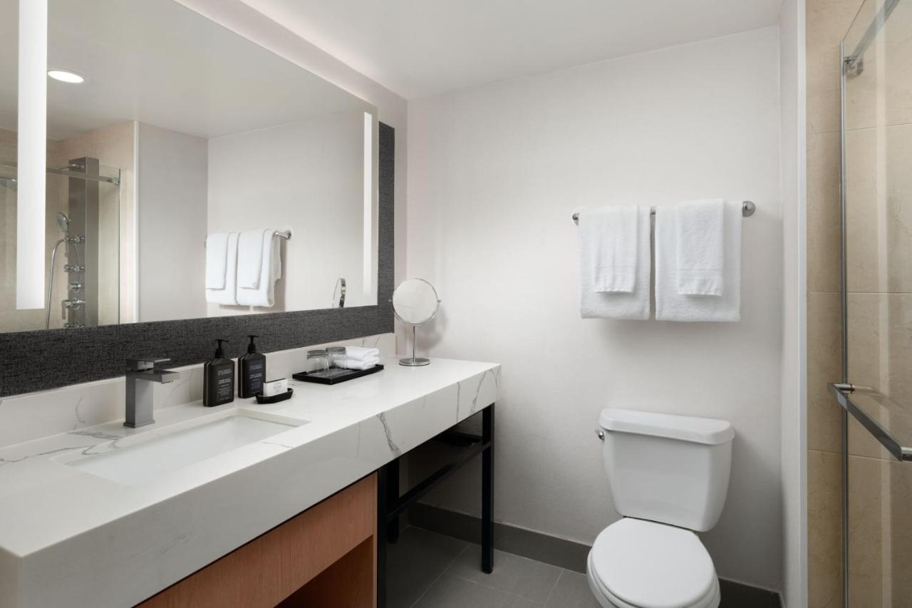 | Sheraton Ontario Airport Hotel