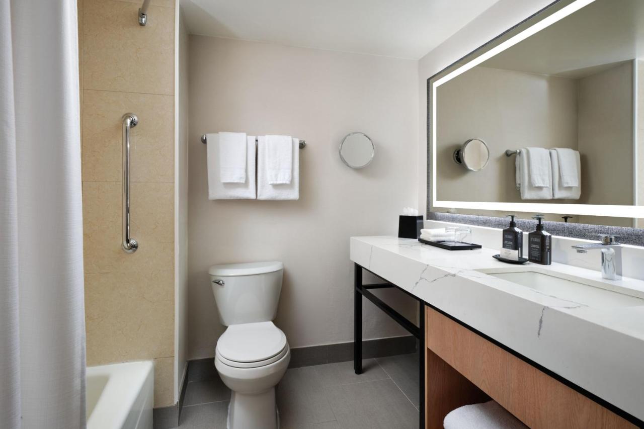 | Sheraton Ontario Airport Hotel