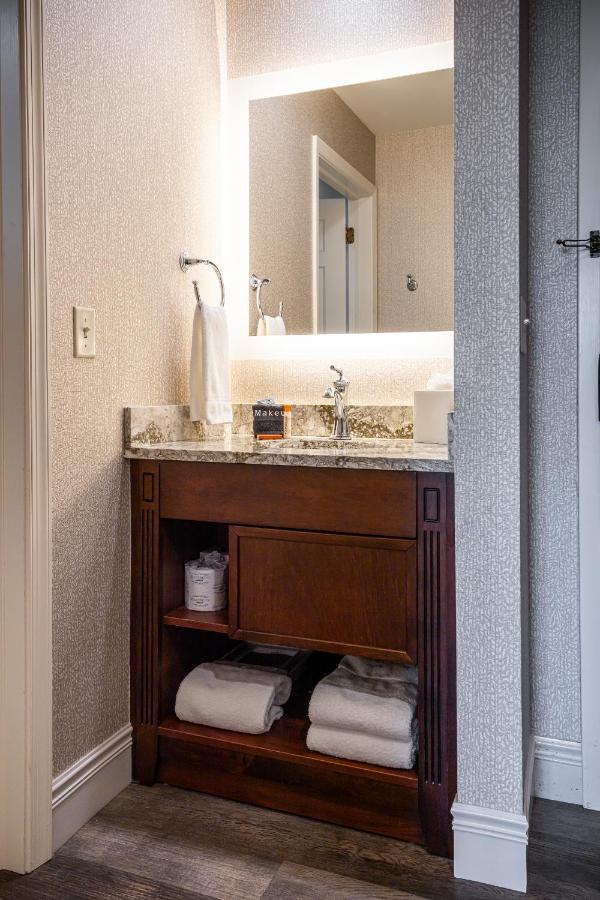 | Amish View Inn & Suites