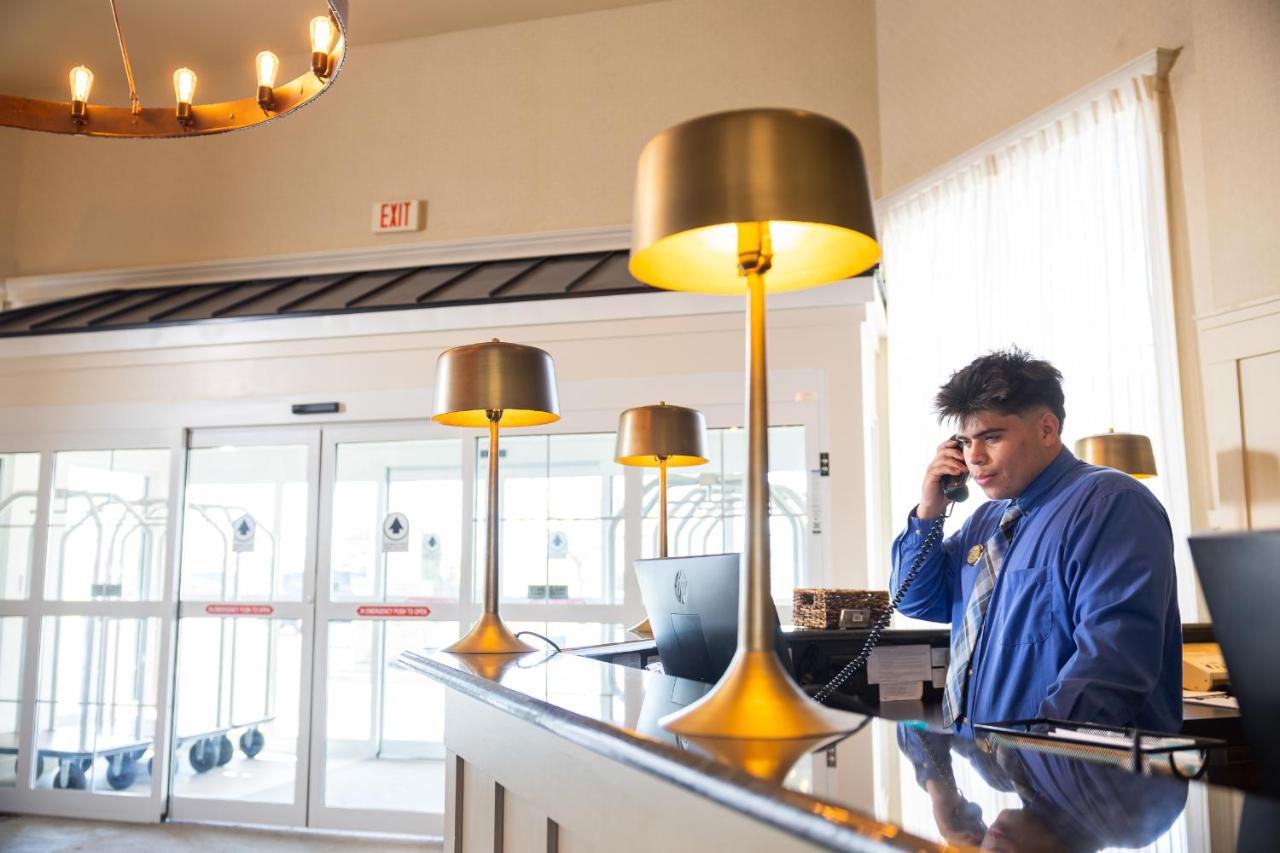 | Amish View Inn & Suites