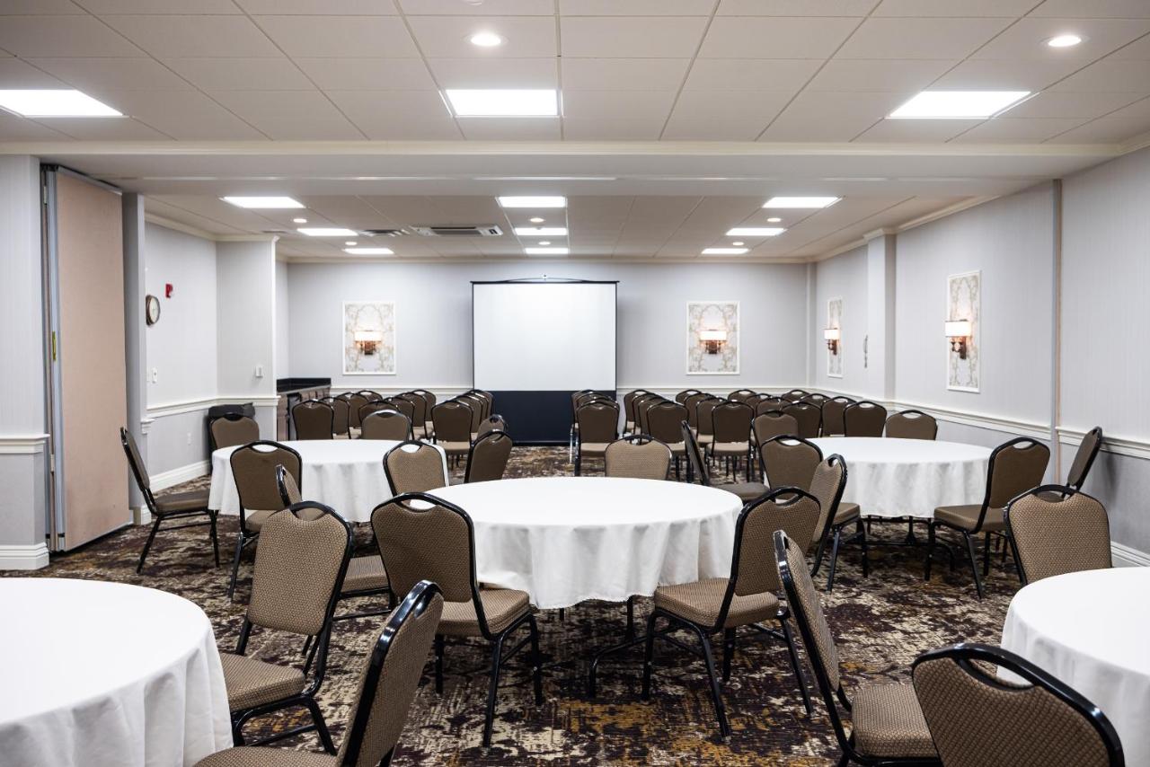 | Amish View Inn & Suites