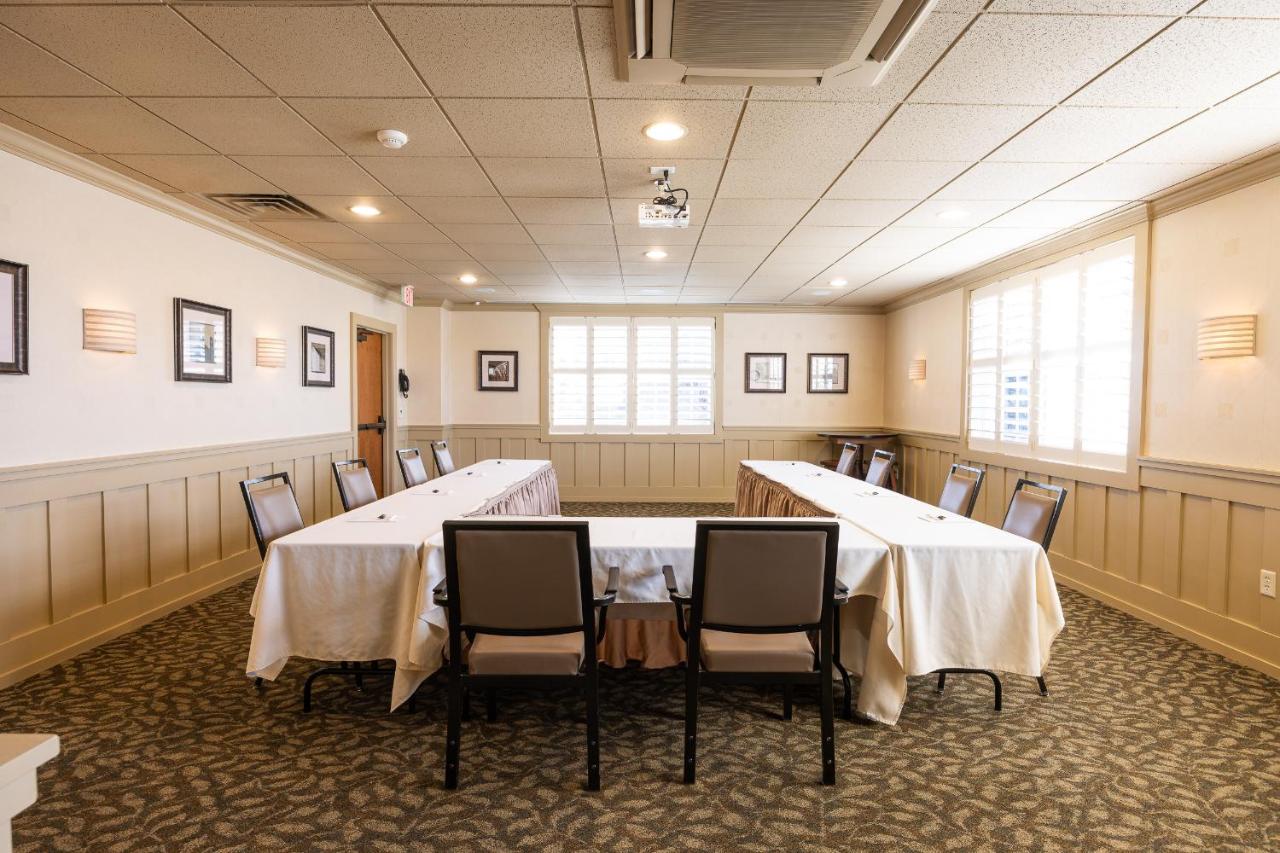 | Amish View Inn & Suites
